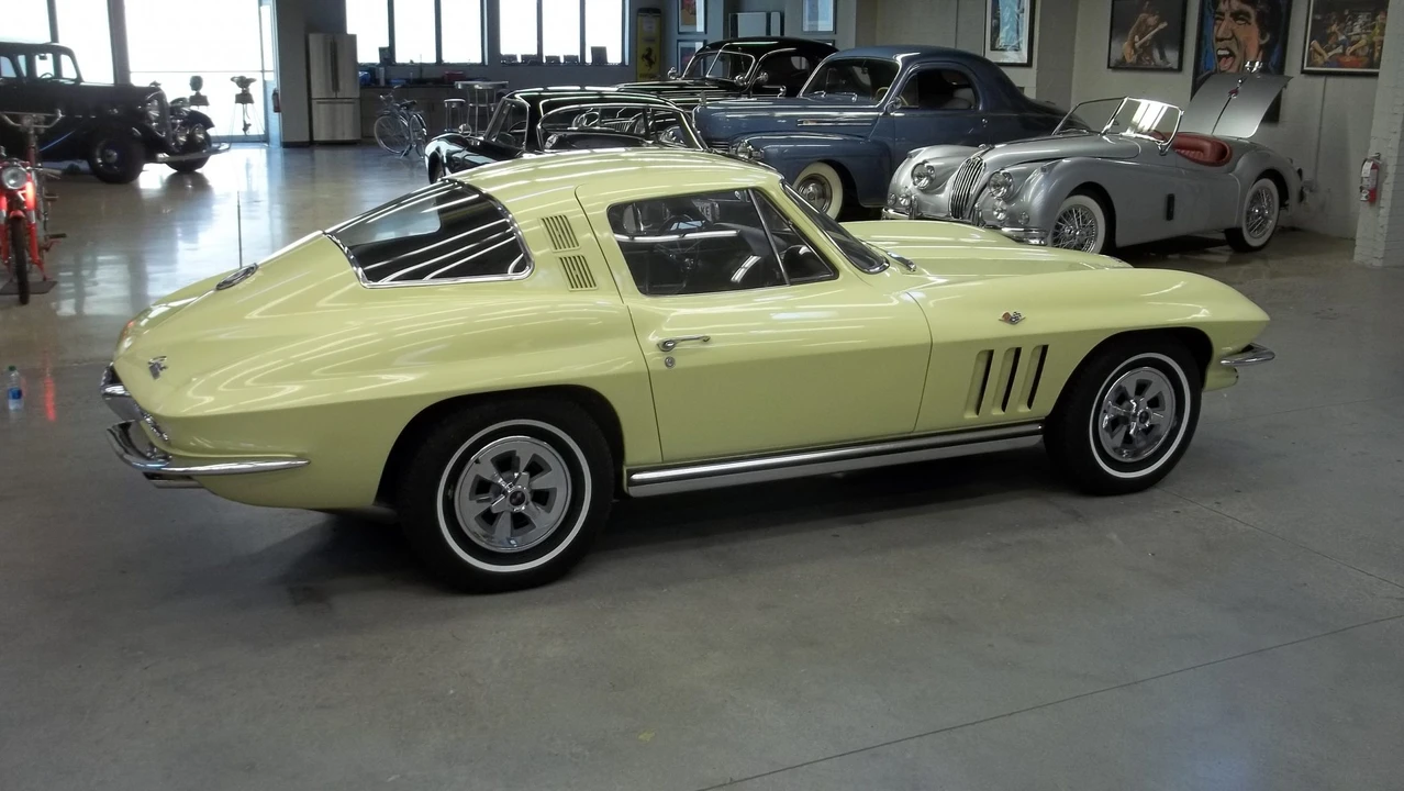 1965 Chevrolet Corvette C2 - Image 16 of 31