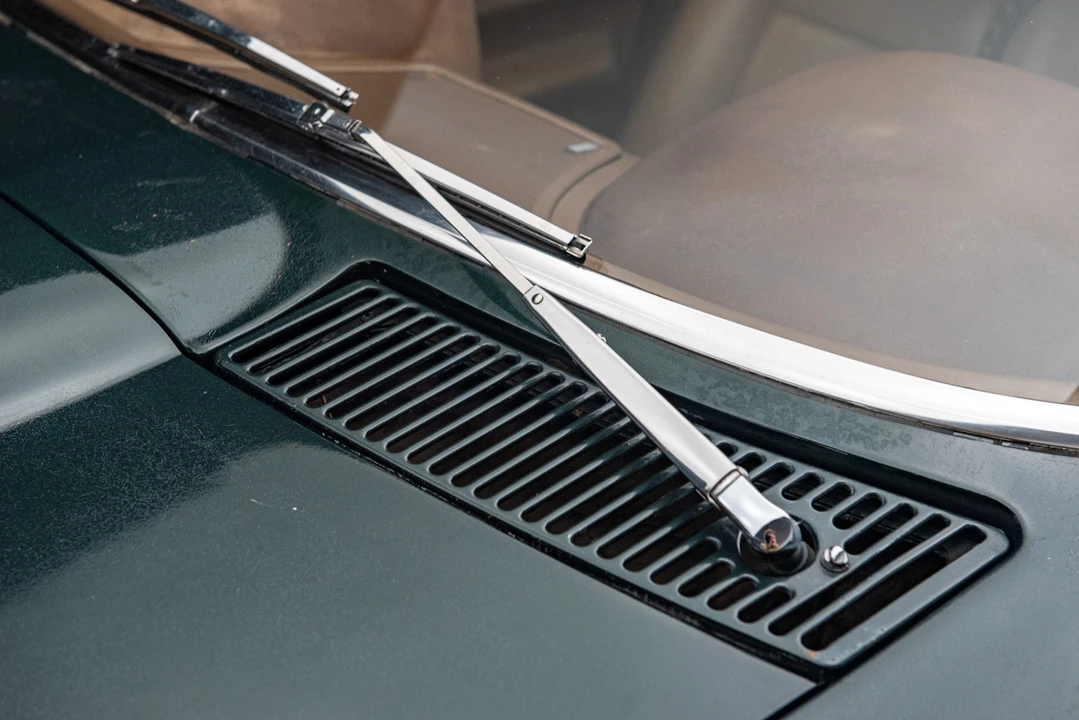1965 Chevrolet Corvette C2 - Image 21 of 31