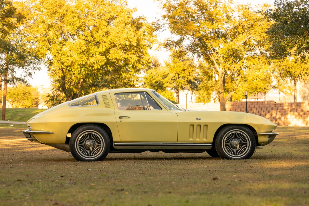 1965 Chevrolet Corvette C2 - Image 8 of 31