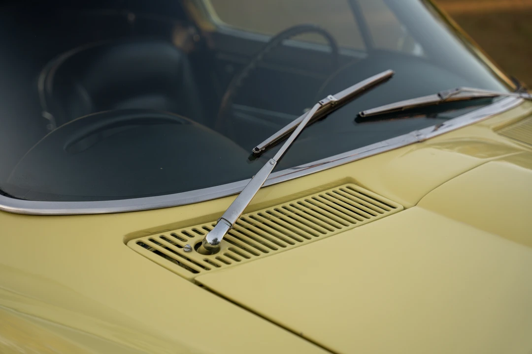 1965 Chevrolet Corvette C2 - Image 23 of 31
