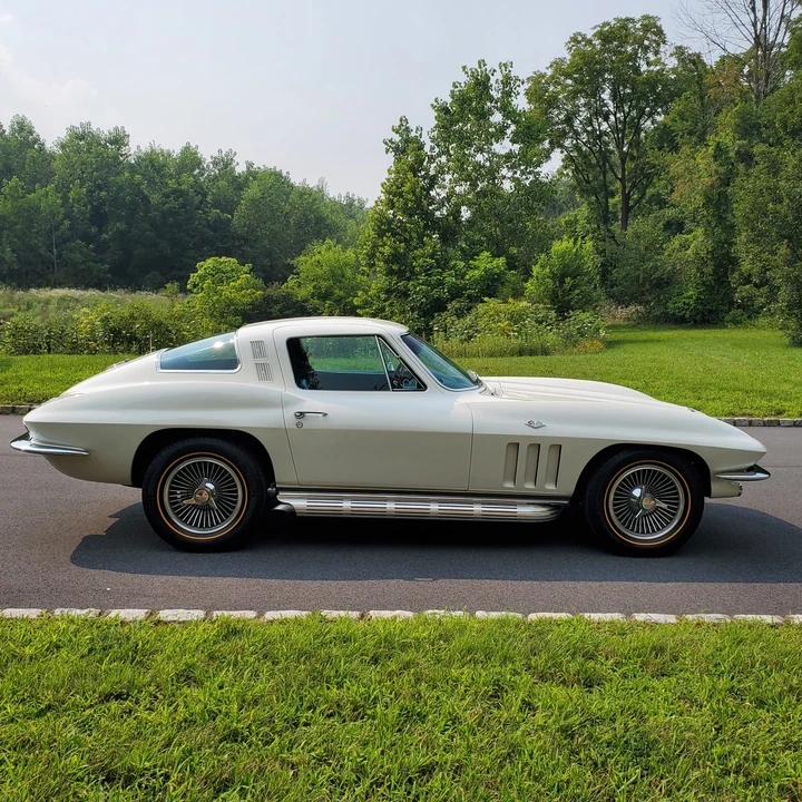 1965 Chevrolet Corvette C2 - Image 2 of 31
