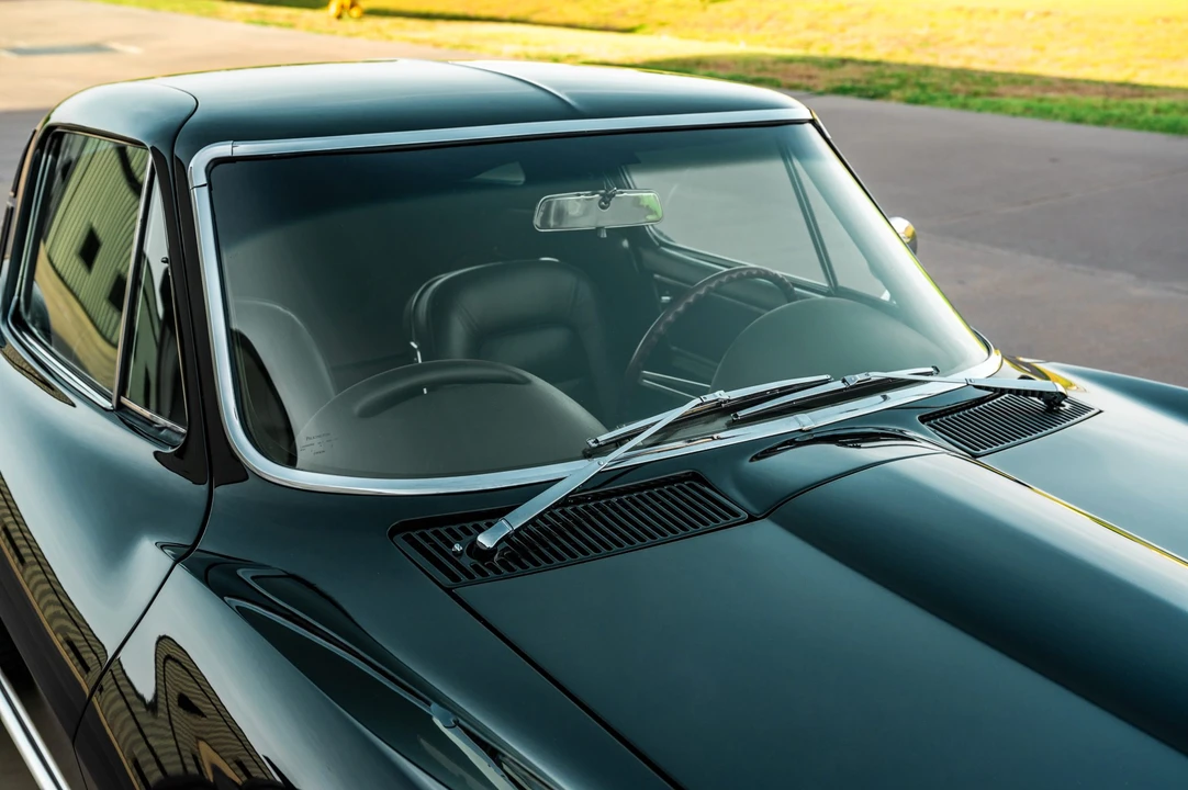 1965 Chevrolet Corvette C2 - Image 22 of 31
