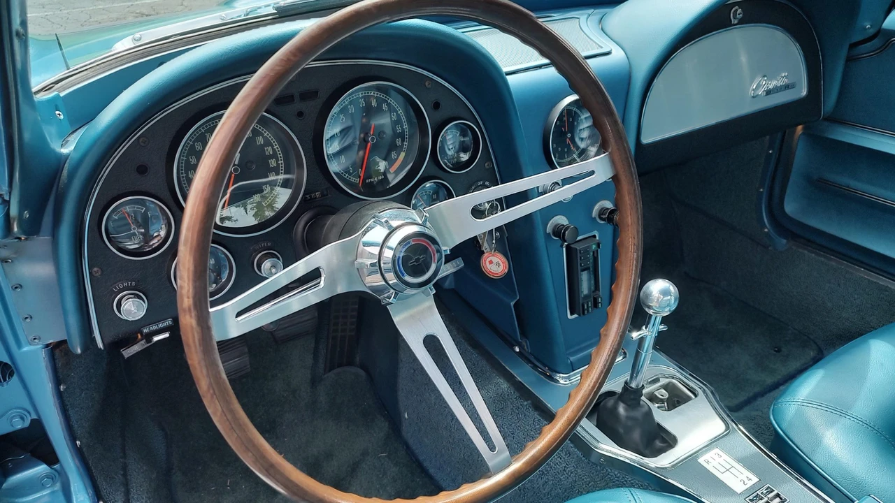 1965 Chevrolet Corvette C2 - Image 22 of 31