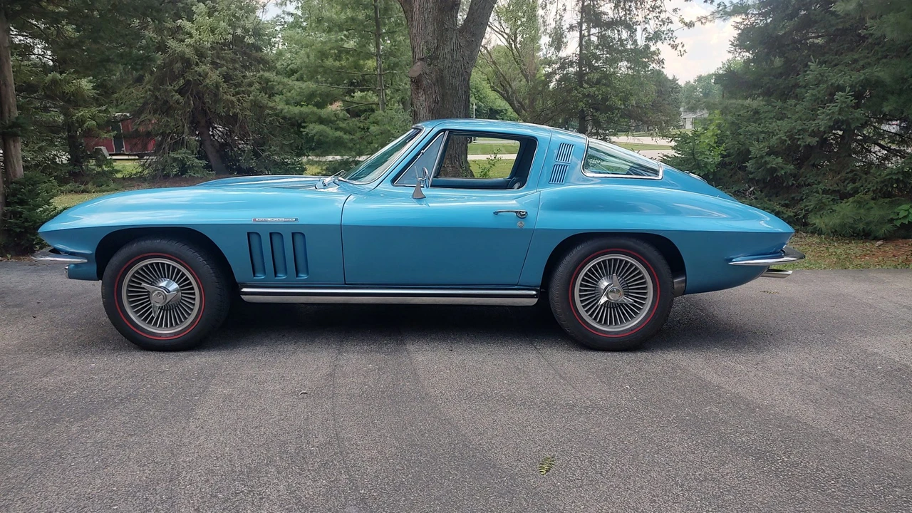 1965 Chevrolet Corvette C2 - Image 2 of 31