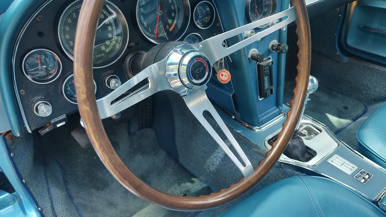 1965 Chevrolet Corvette C2 - Image 23 of 31