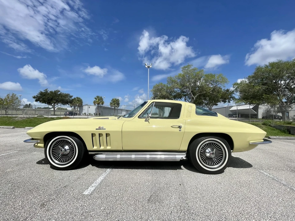 1965 Chevrolet Corvette C2 - Image 21 of 31