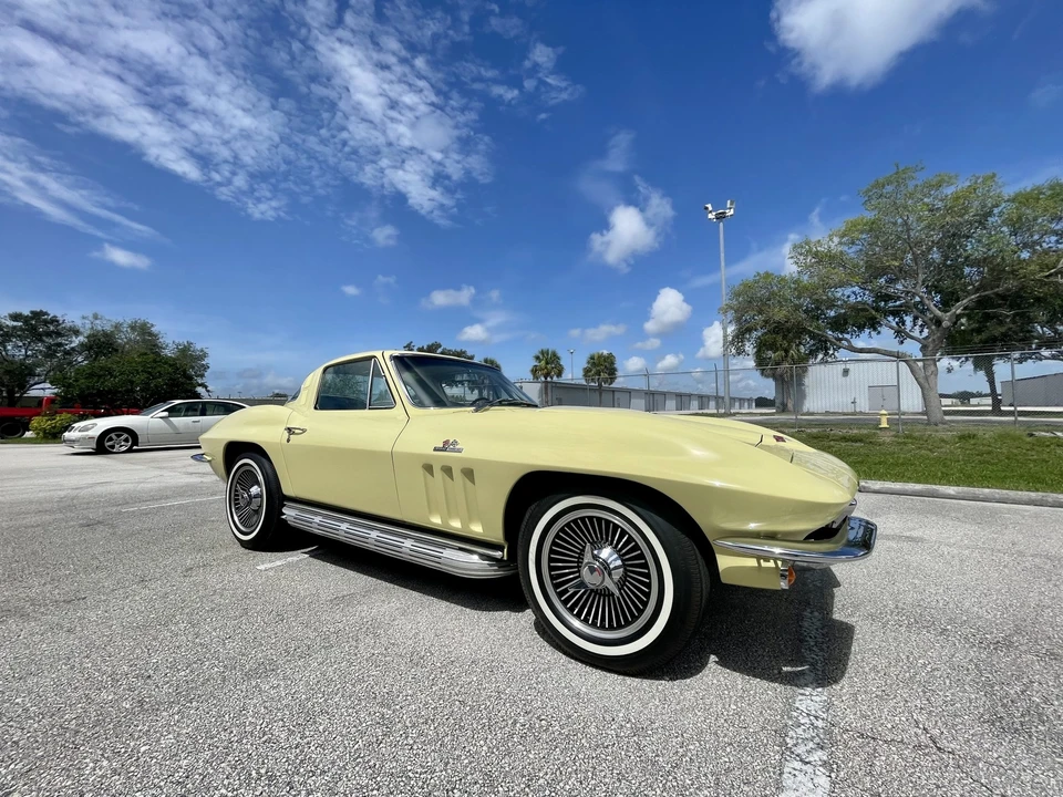 1965 Chevrolet Corvette C2 - Image 17 of 31