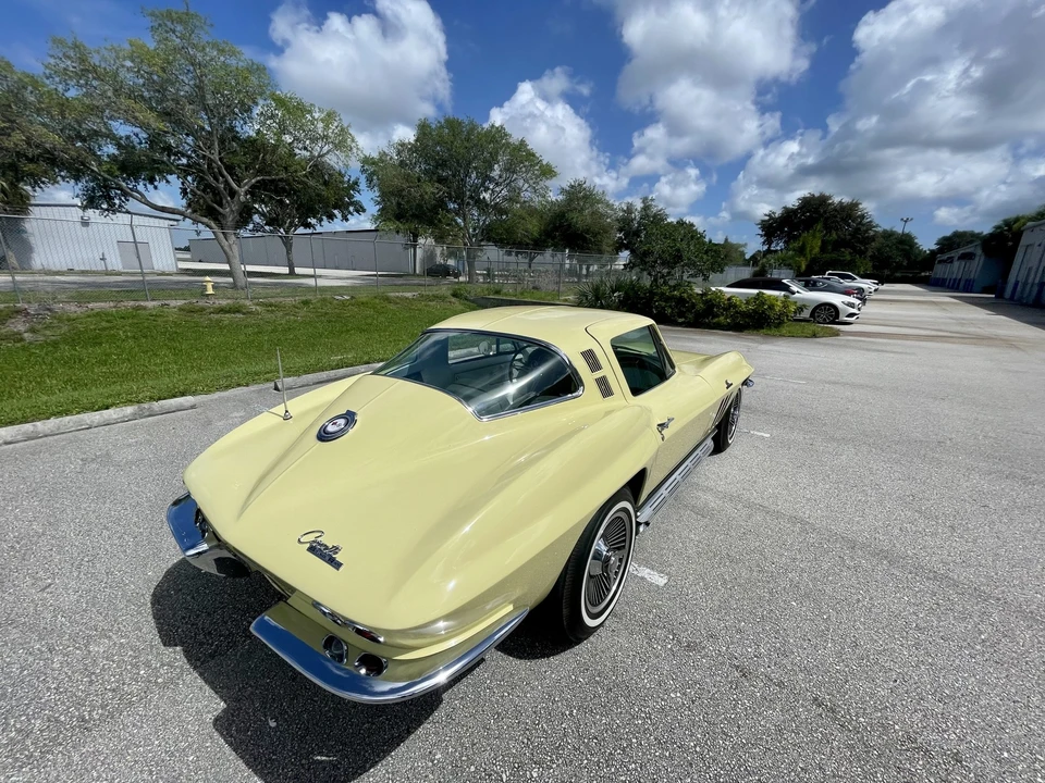1965 Chevrolet Corvette C2 - Image 19 of 31
