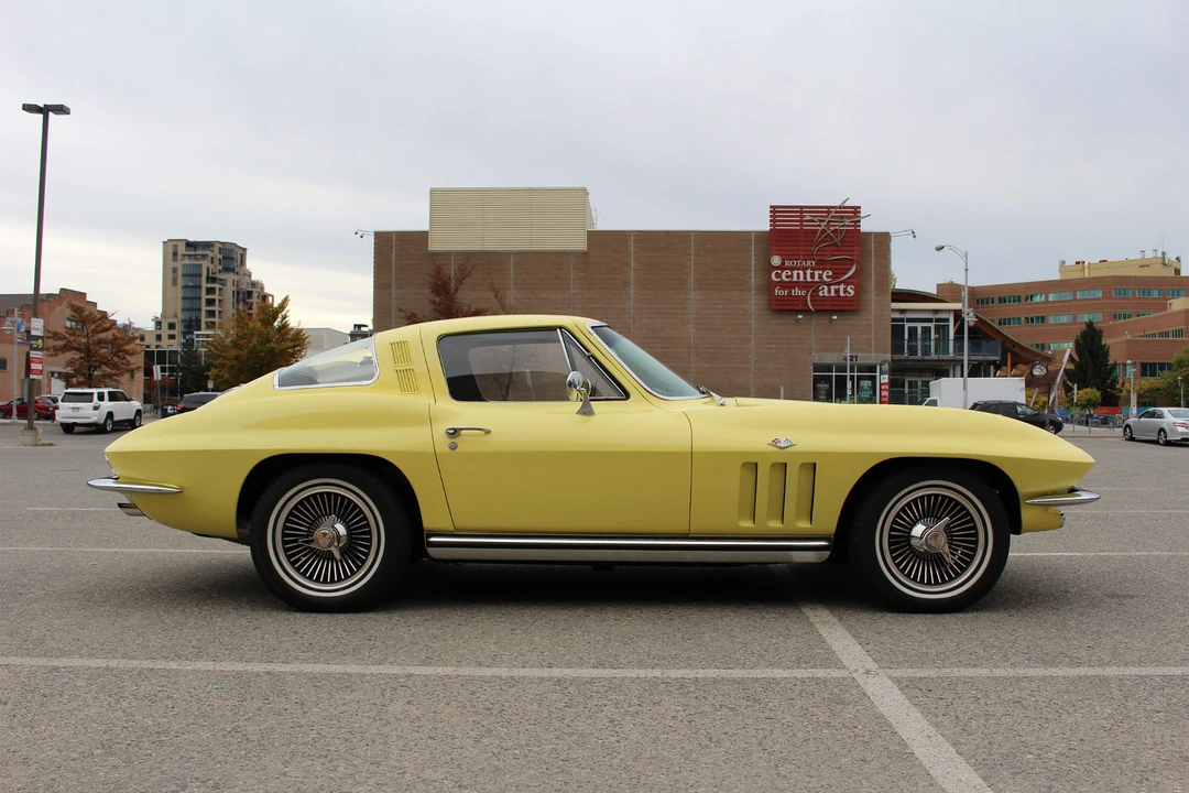 1965 Chevrolet Corvette C2 - Image 9 of 31