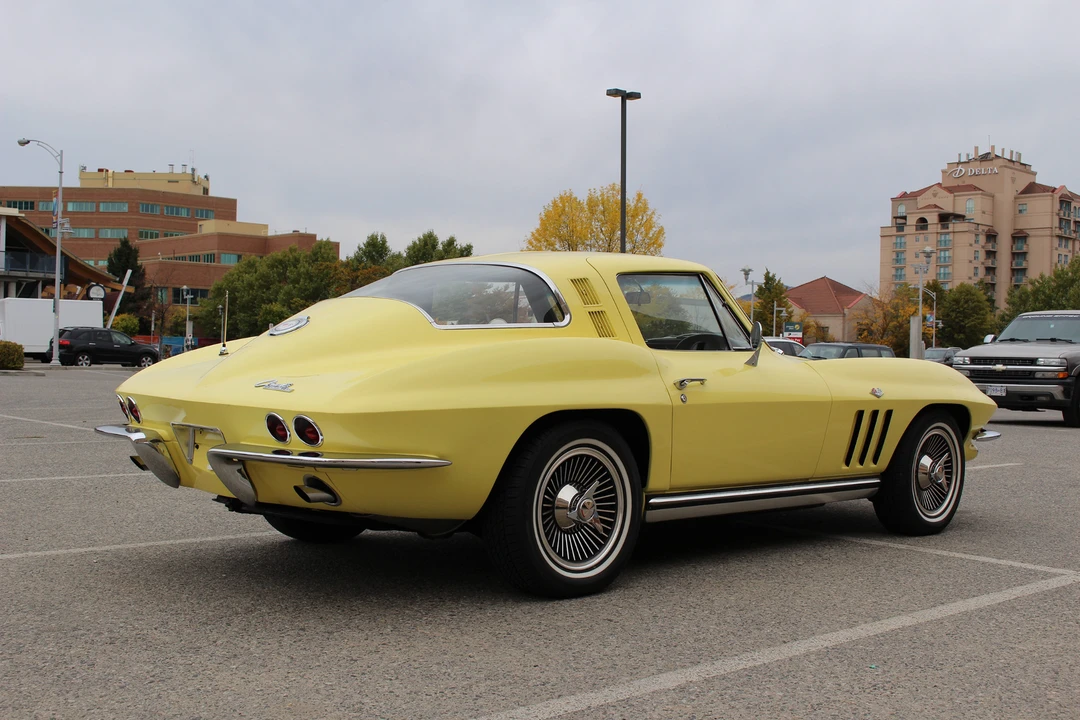 1965 Chevrolet Corvette C2 - Image 7 of 31