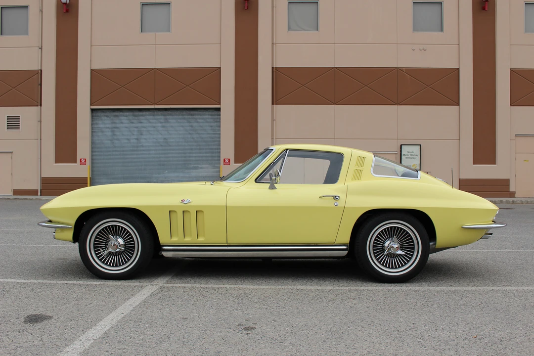1965 Chevrolet Corvette C2 - Image 6 of 31