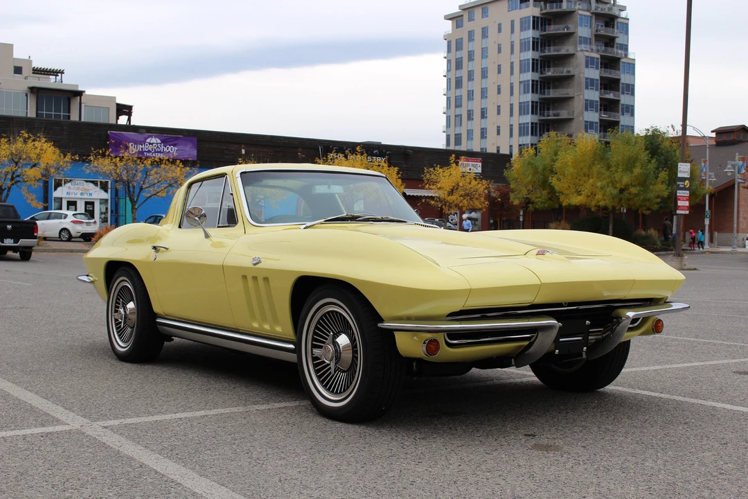 1965 Chevrolet Corvette C2 - Image 4 of 31