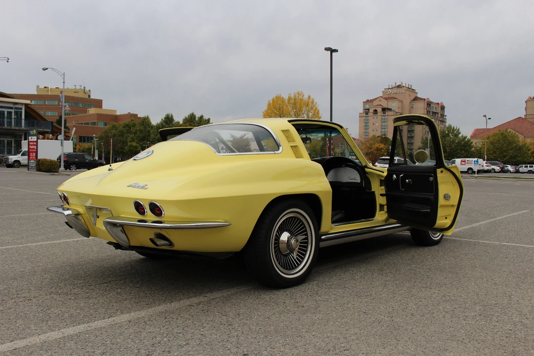1965 Chevrolet Corvette C2 - Image 13 of 31