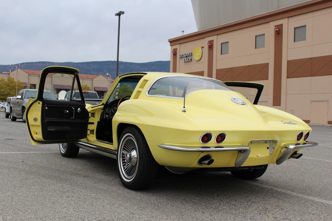 1965 Chevrolet Corvette C2 - Image 12 of 31