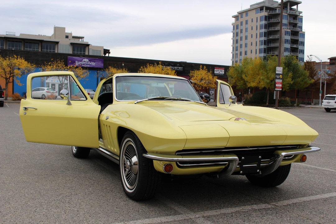 1965 Chevrolet Corvette C2 - Image 11 of 31