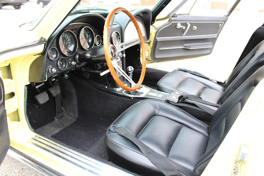 1965 Chevrolet Corvette C2 - Image 23 of 31