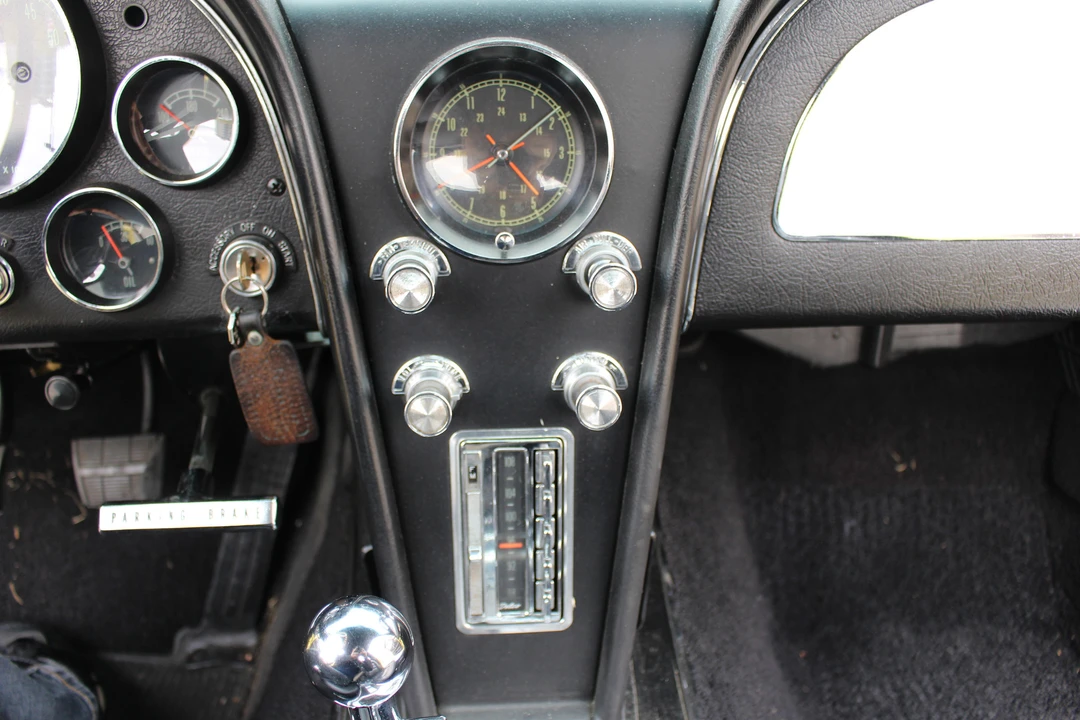 1965 Chevrolet Corvette C2 - Image 28 of 31