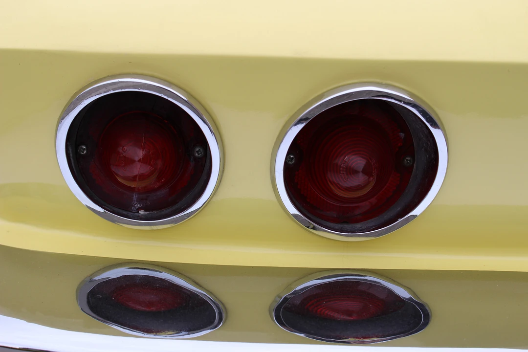 1965 Chevrolet Corvette C2 - Image 17 of 31