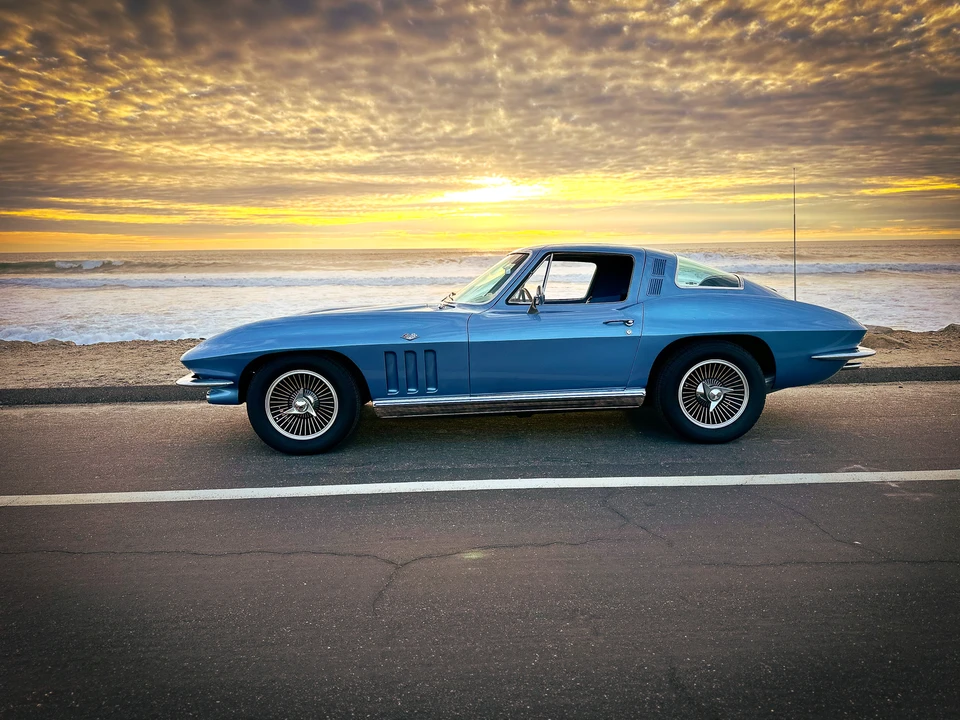 1965 Chevrolet Corvette C2 - Image 23 of 31