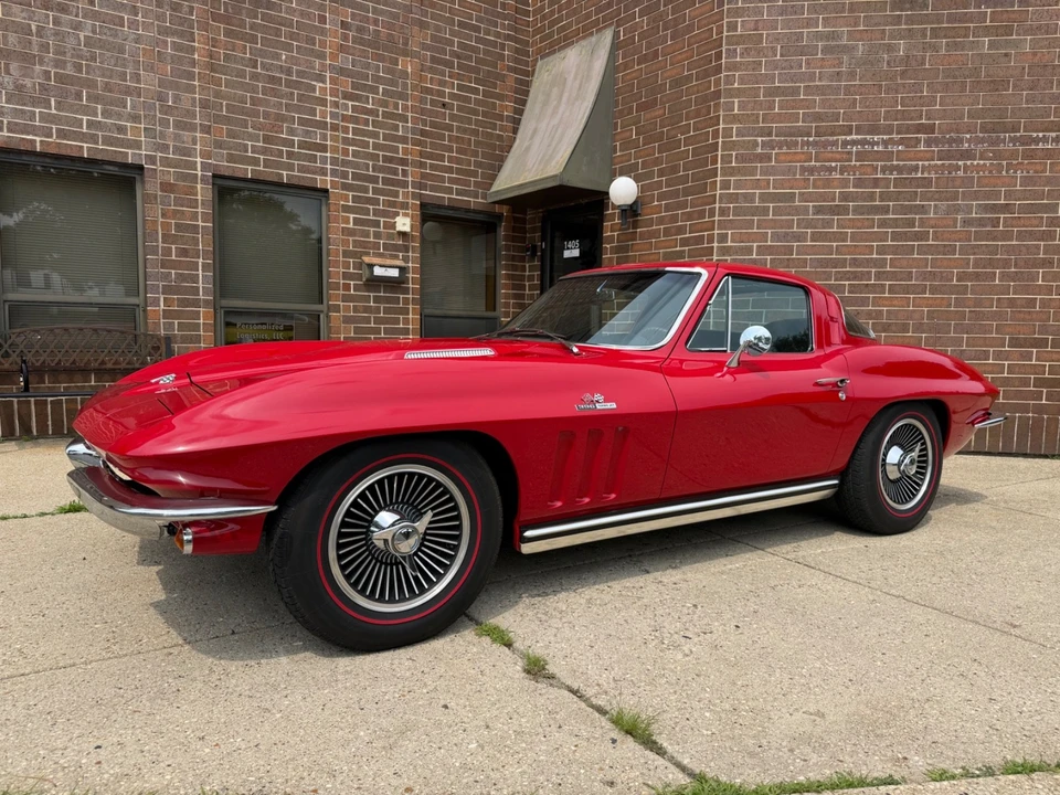 1965 Chevrolet Corvette C2 - Image 2 of 31