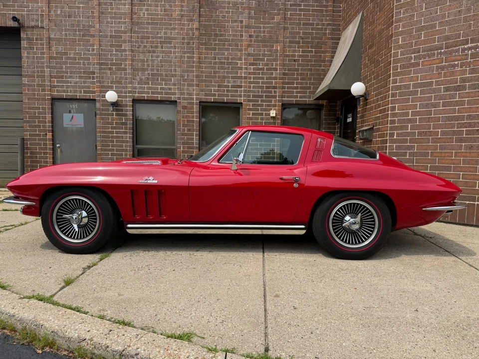 1965 Chevrolet Corvette C2 - Image 4 of 31