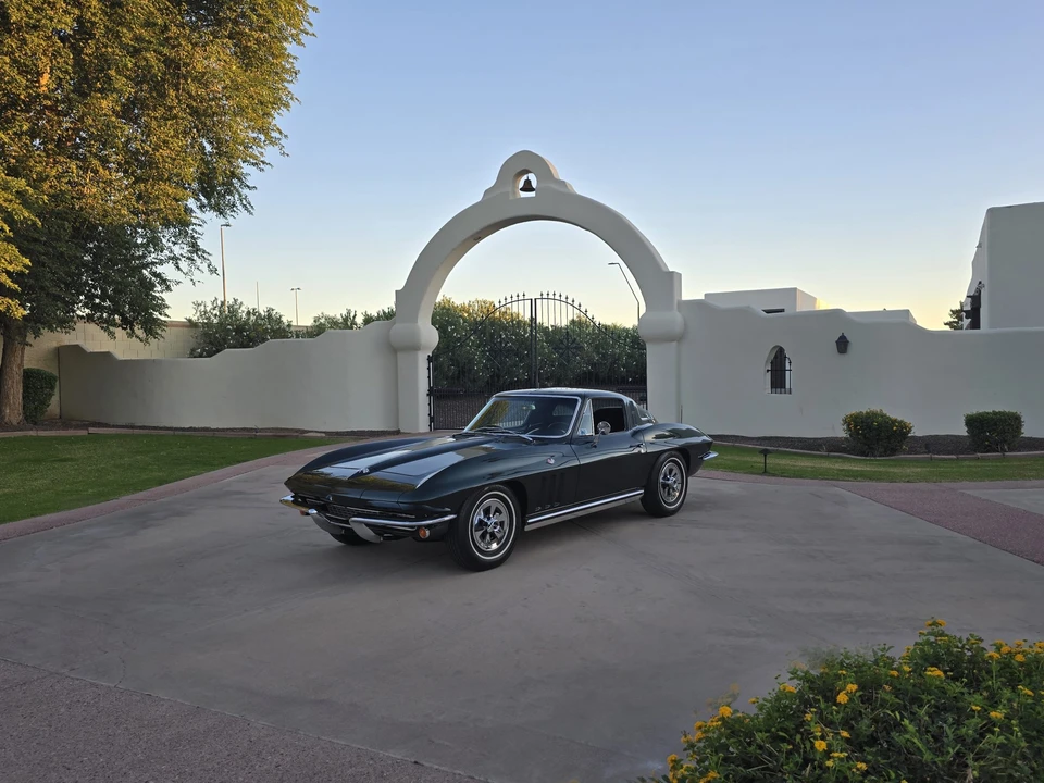 1965 Chevrolet Corvette C2 - Image 3 of 31