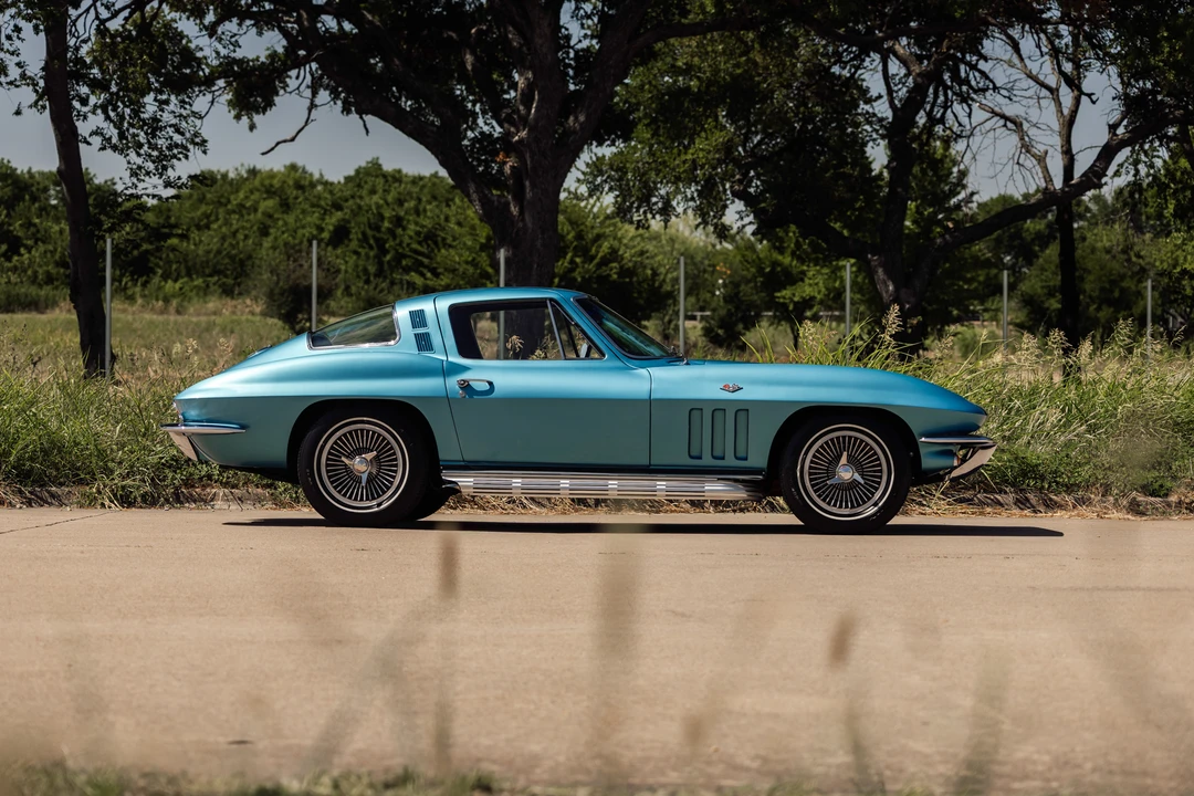1965 Chevrolet Corvette C2 - Image 15 of 31
