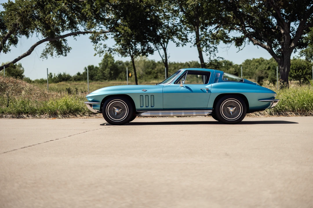 1965 Chevrolet Corvette C2 - Image 26 of 31