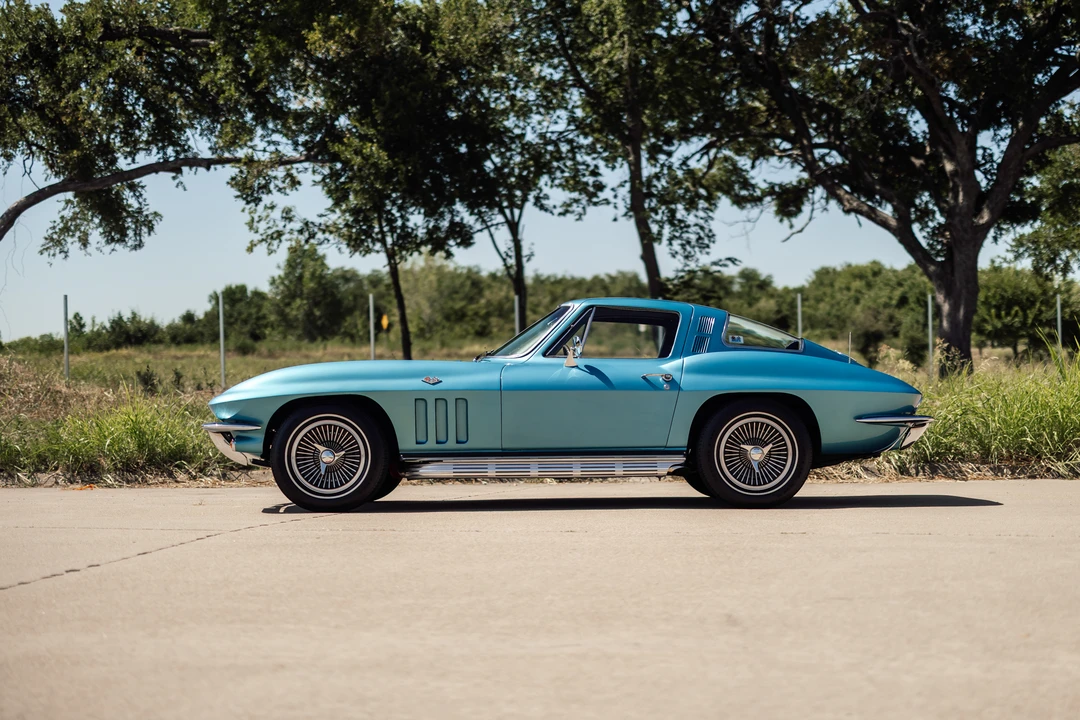 1965 Chevrolet Corvette C2 - Image 27 of 31