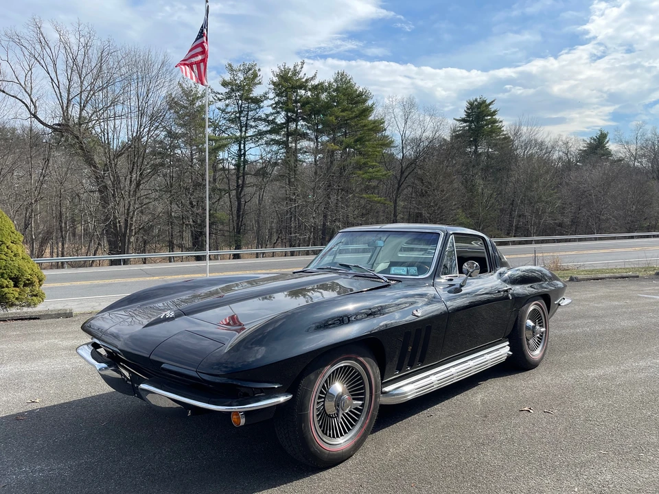 1965 Chevrolet Corvette C2 - Image 2 of 31