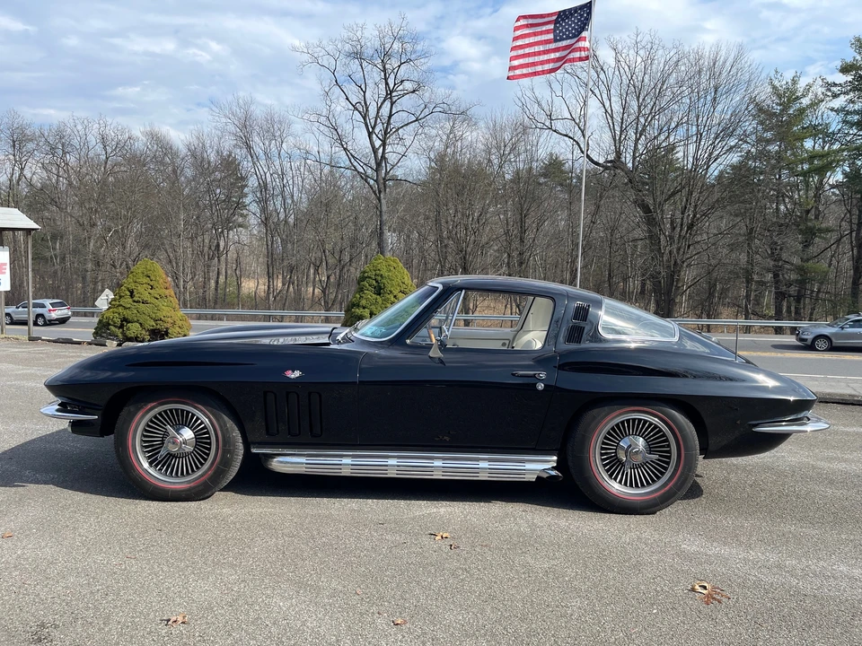 1965 Chevrolet Corvette C2 - Image 21 of 31