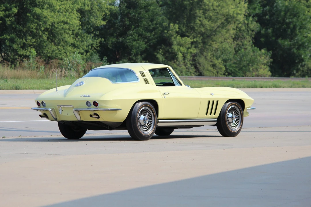 1965 Chevrolet Corvette C2 - Image 26 of 31