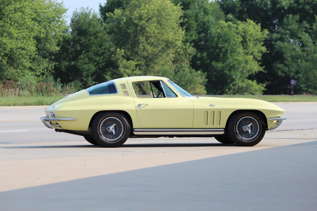 1965 Chevrolet Corvette C2 - Image 25 of 31