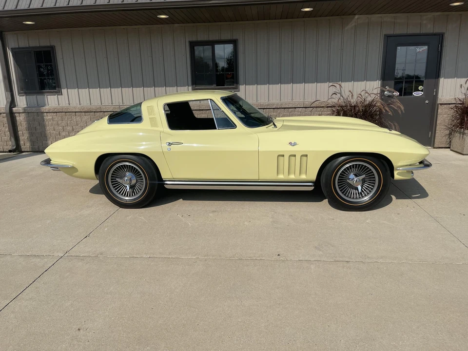 1965 Chevrolet Corvette C2 - Image 22 of 31