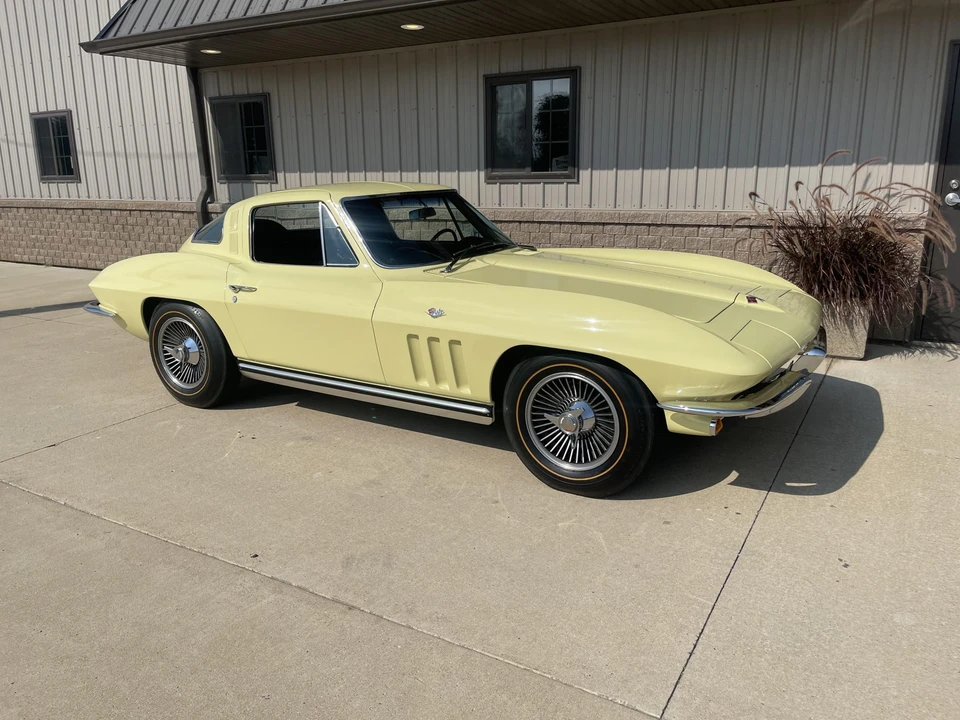 1965 Chevrolet Corvette C2 - Image 23 of 31