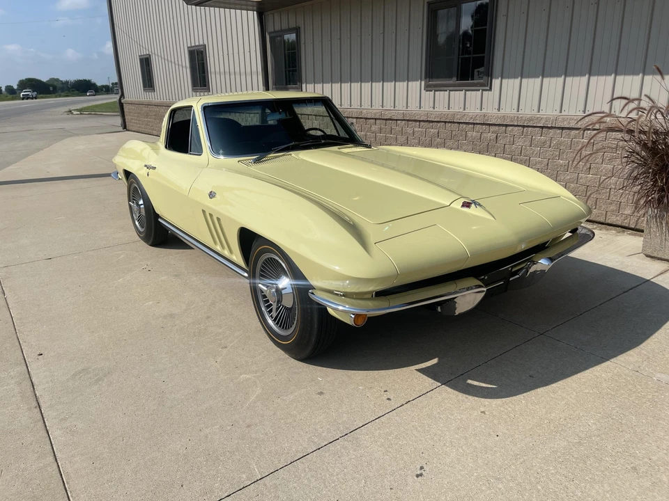 1965 Chevrolet Corvette C2 - Image 2 of 31