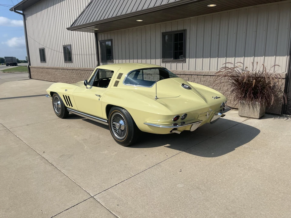 1965 Chevrolet Corvette C2 - Image 13 of 31