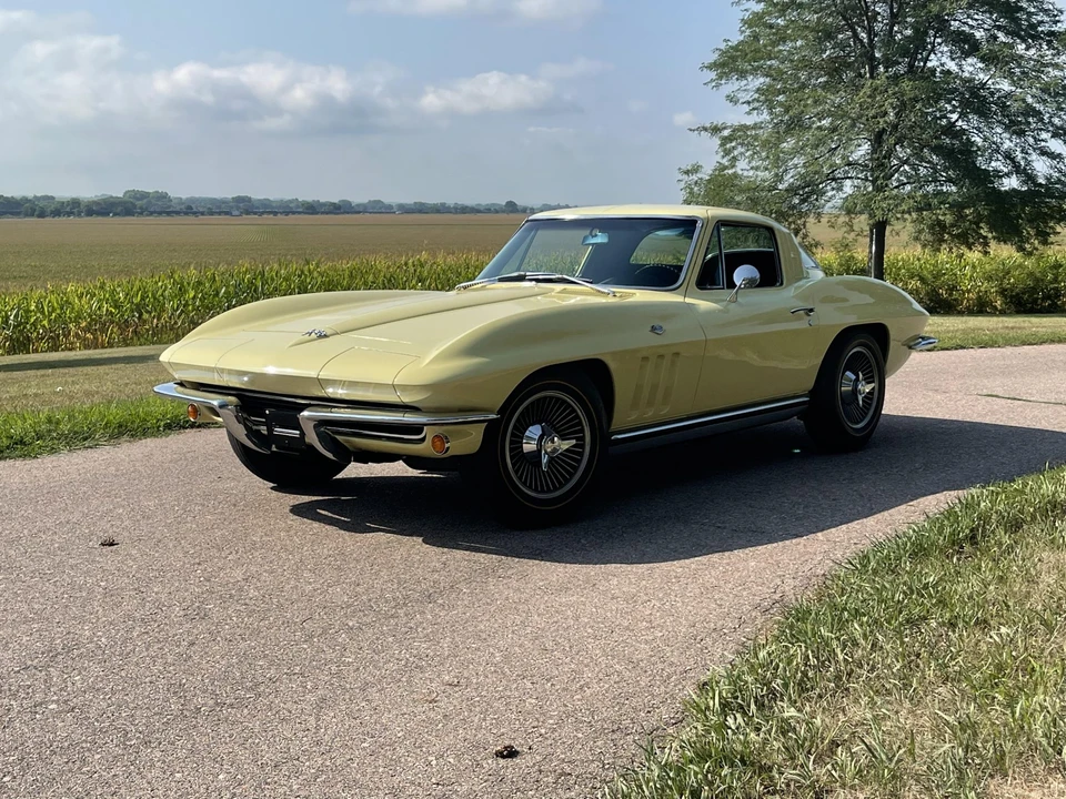 1965 Chevrolet Corvette C2 - Image 30 of 31