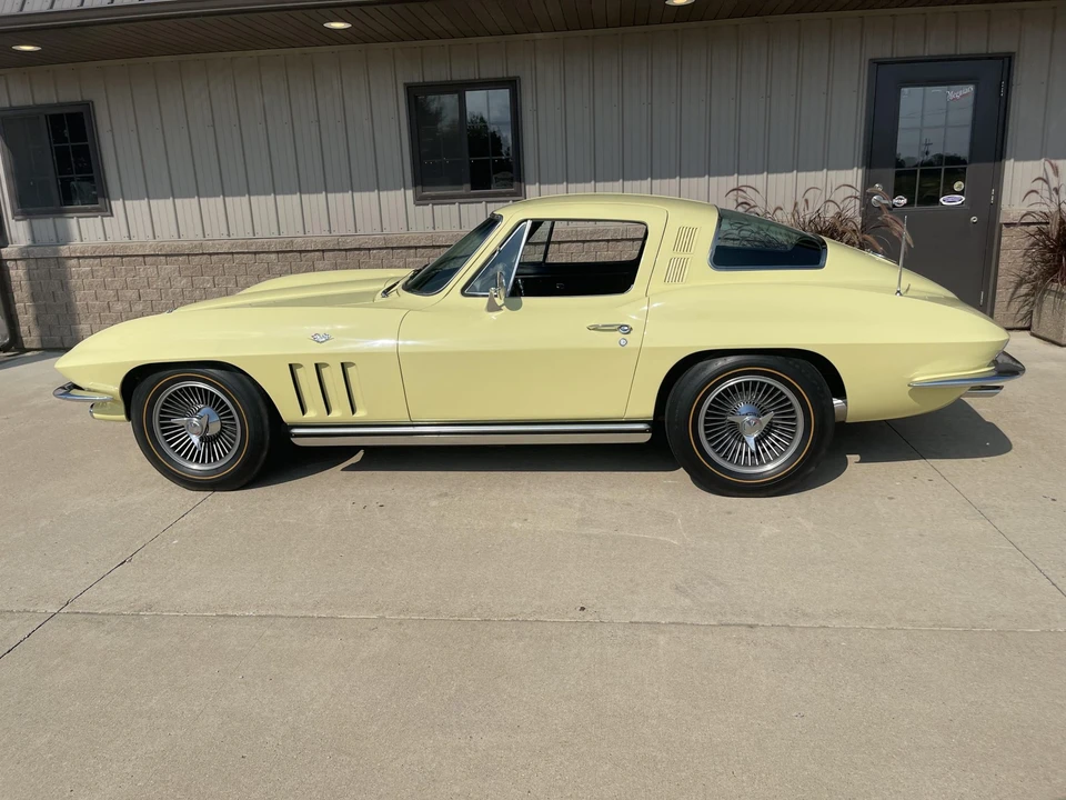 1965 Chevrolet Corvette C2 - Image 8 of 31