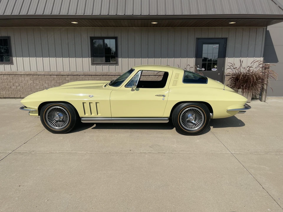1965 Chevrolet Corvette C2 - Image 9 of 31