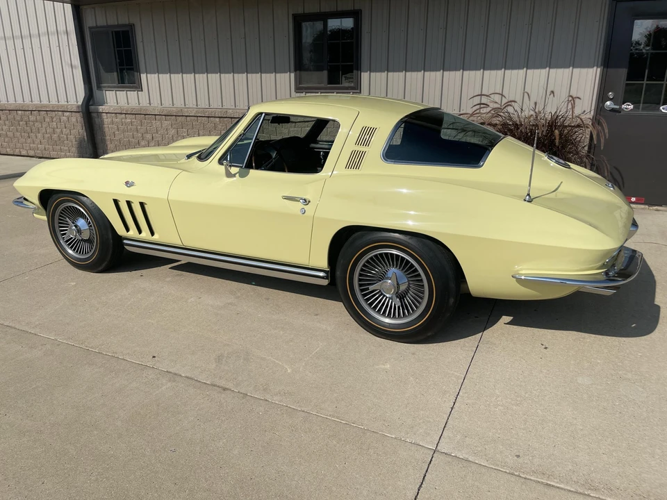 1965 Chevrolet Corvette C2 - Image 11 of 31