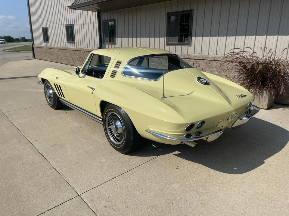 1965 Chevrolet Corvette C2 - Image 12 of 31