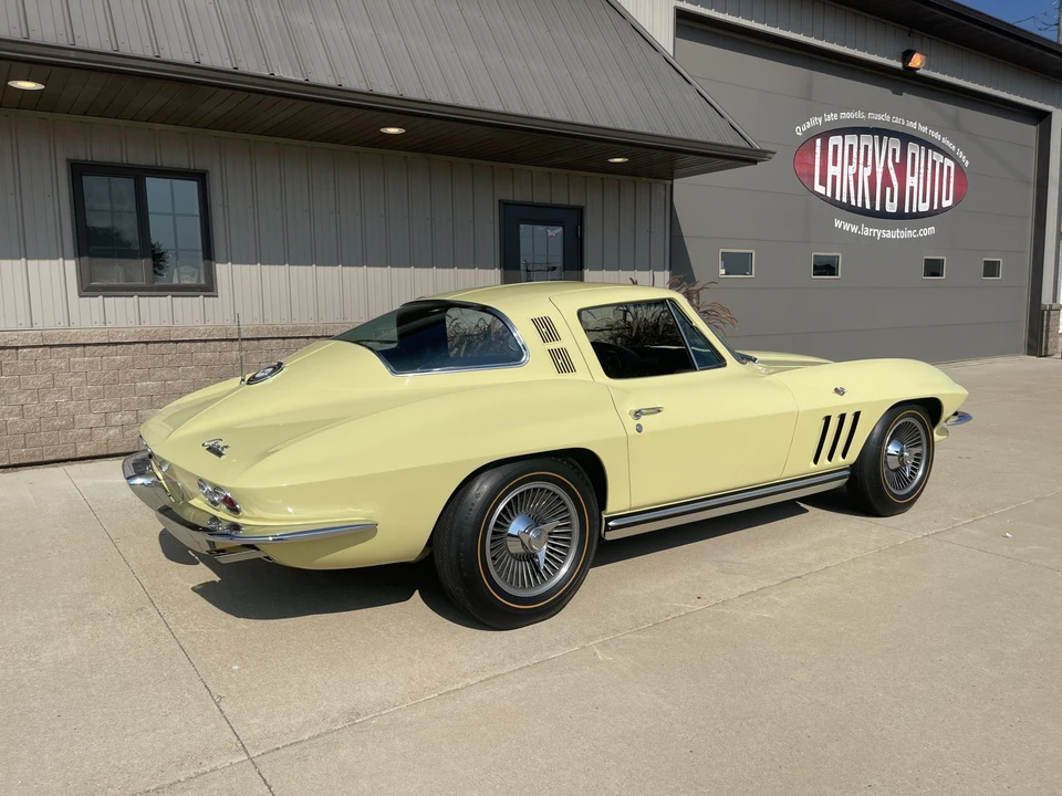 1965 Chevrolet Corvette C2 - Image 19 of 31