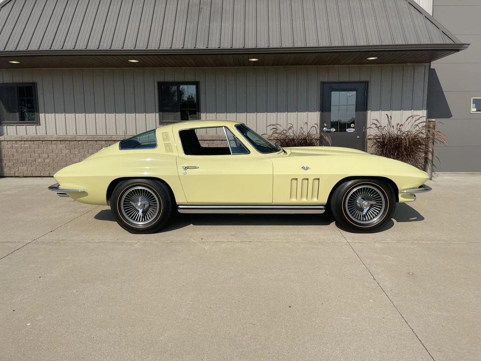 1965 Chevrolet Corvette C2 - Image 21 of 31