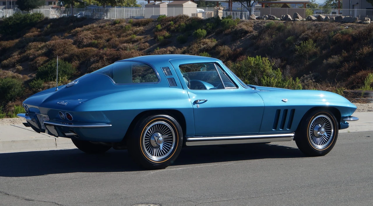1965 Chevrolet Corvette C2 - Image 17 of 31