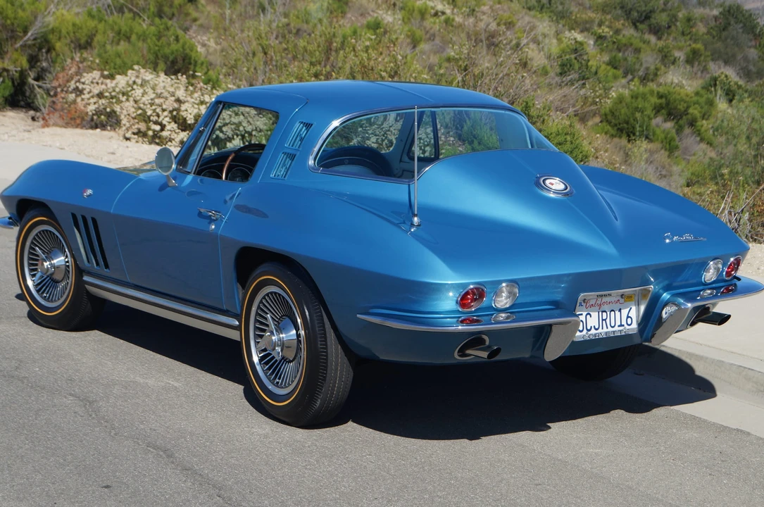 1965 Chevrolet Corvette C2 - Image 24 of 31