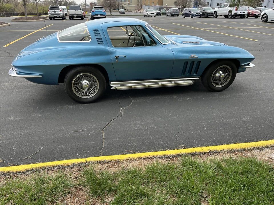 1965 Chevrolet Corvette C2 - Image 6 of 31