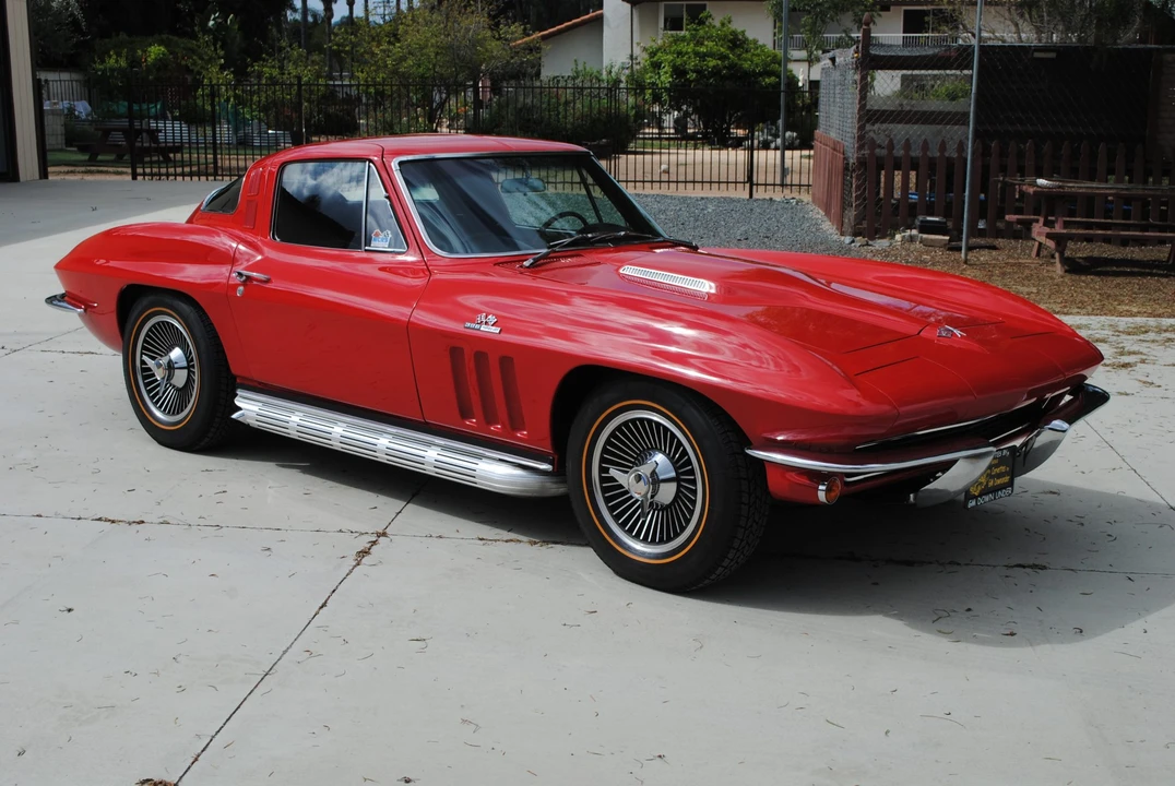 1965 Chevrolet Corvette C2 - Image 25 of 31