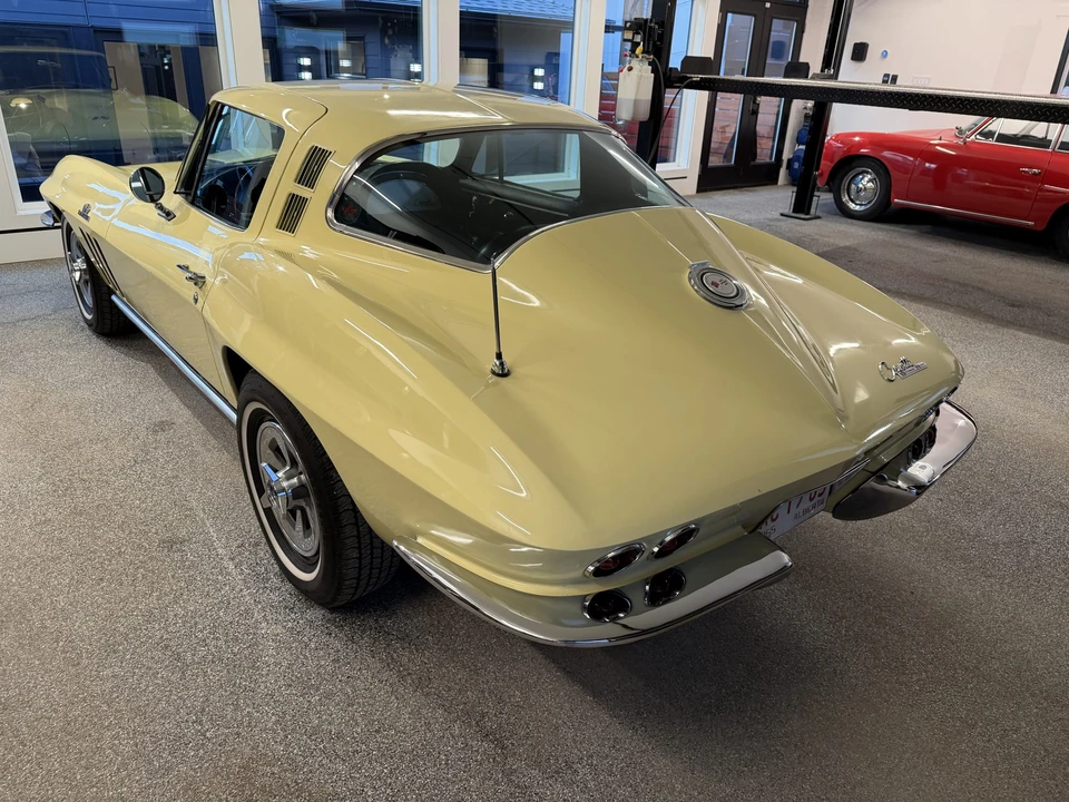 1965 Chevrolet Corvette C2 - Image 6 of 31