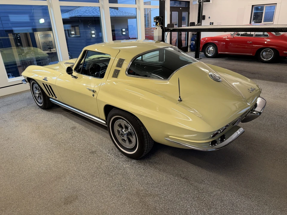 1965 Chevrolet Corvette C2 - Image 5 of 31